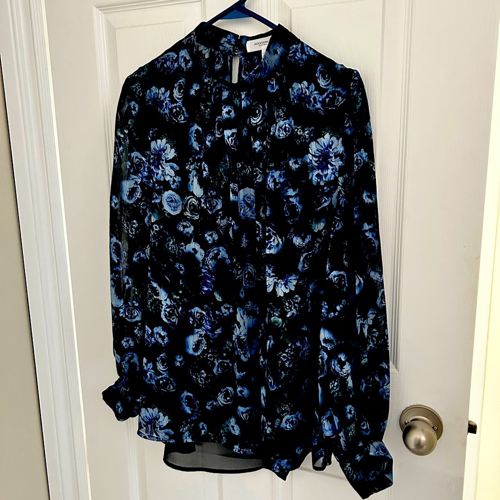 Beautiful almost-new Additionelle top
